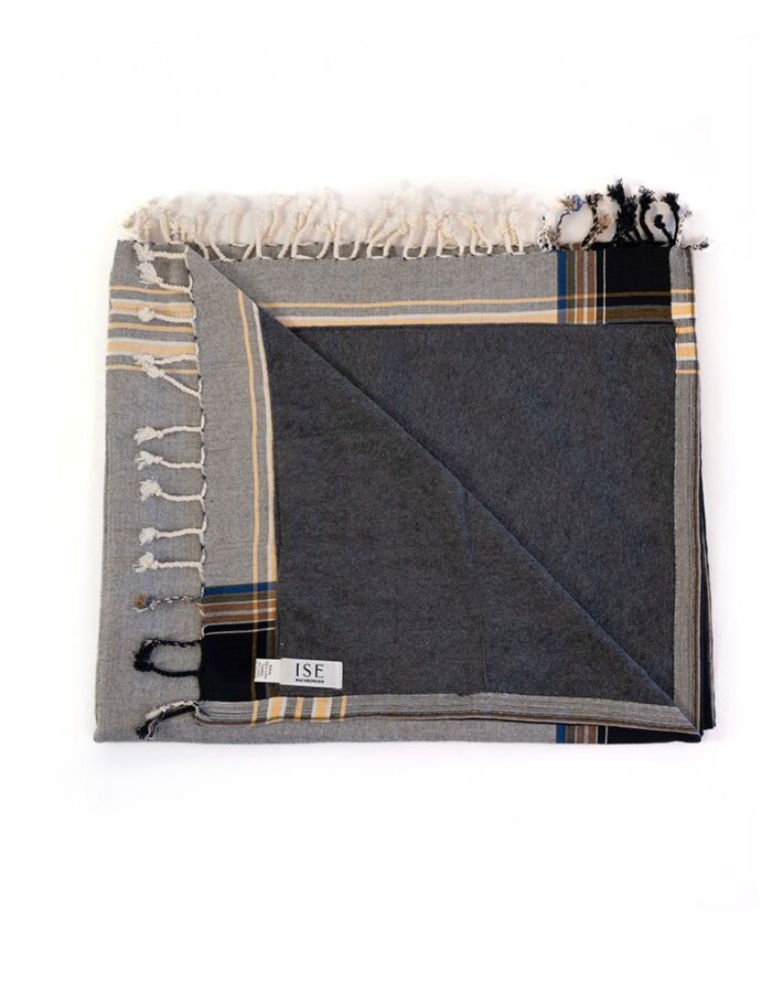 Kikoy Toalla Gris con Franja Negra y Detalles en Azul y Beige